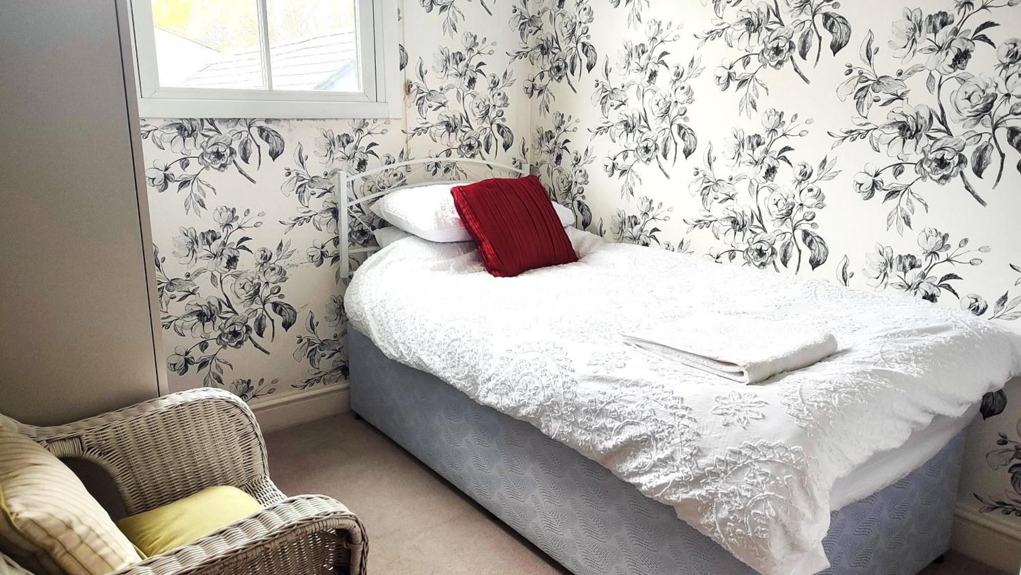3 Bedroom Cottage In Sunninghill, Ascot Dış mekan fotoğraf